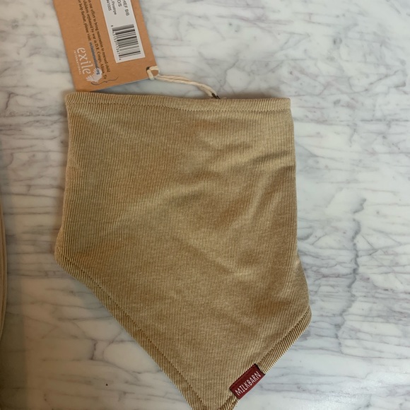 New with tags ✨ Mud Pie long sleeve onesie with matching Milkbarn bandana - Picture 3 of 6